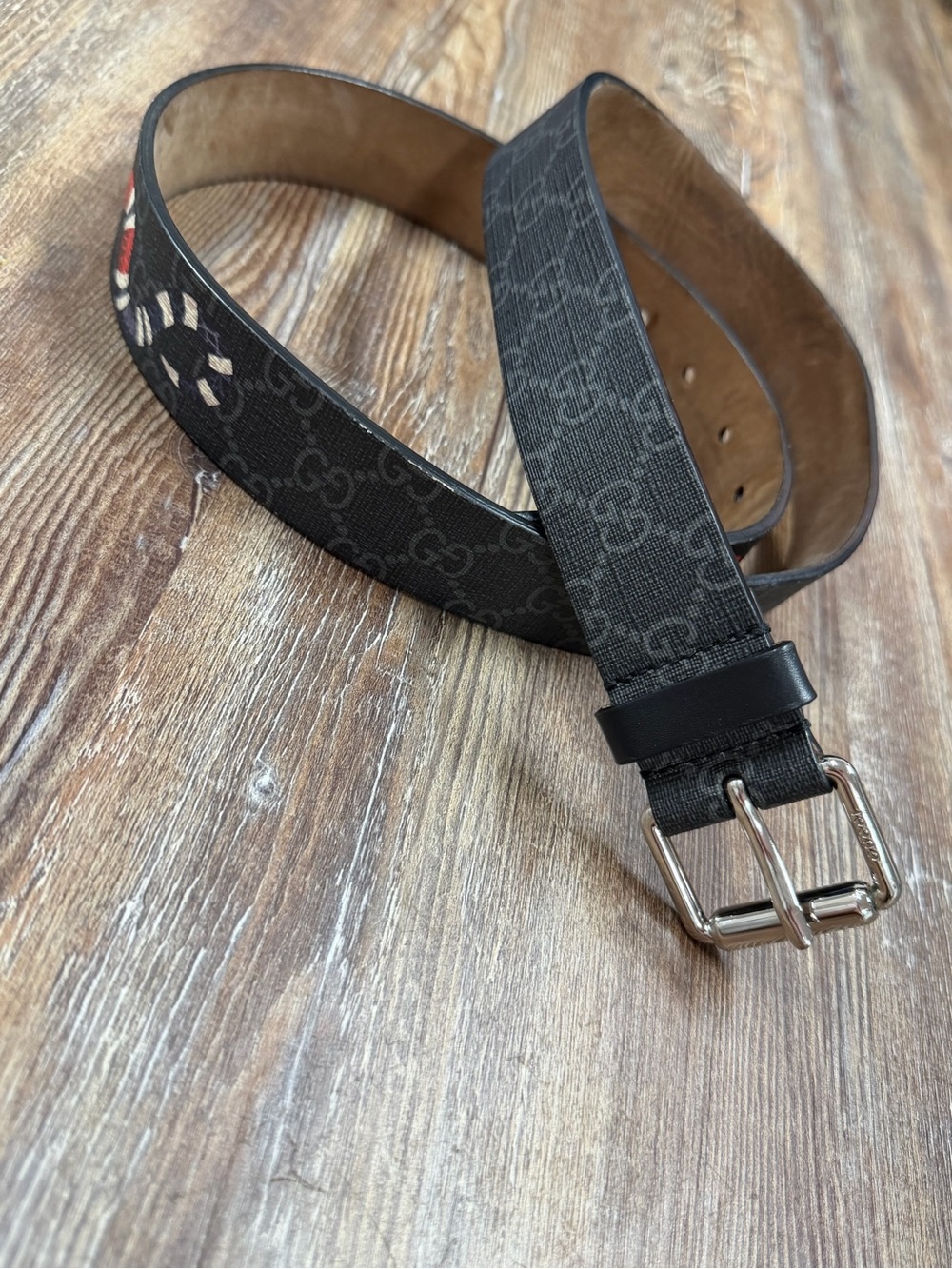 Gucci black belt with logo and snake pattern 46in